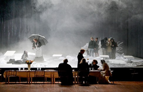 Scenbild - Innocence - Semperoper Dresden  Sebastian Hoppe