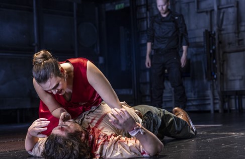 elisabeth-meyer-per-lindstrom-wiktor-sundqvist-mats-backer-tosca-folkoperan-1046