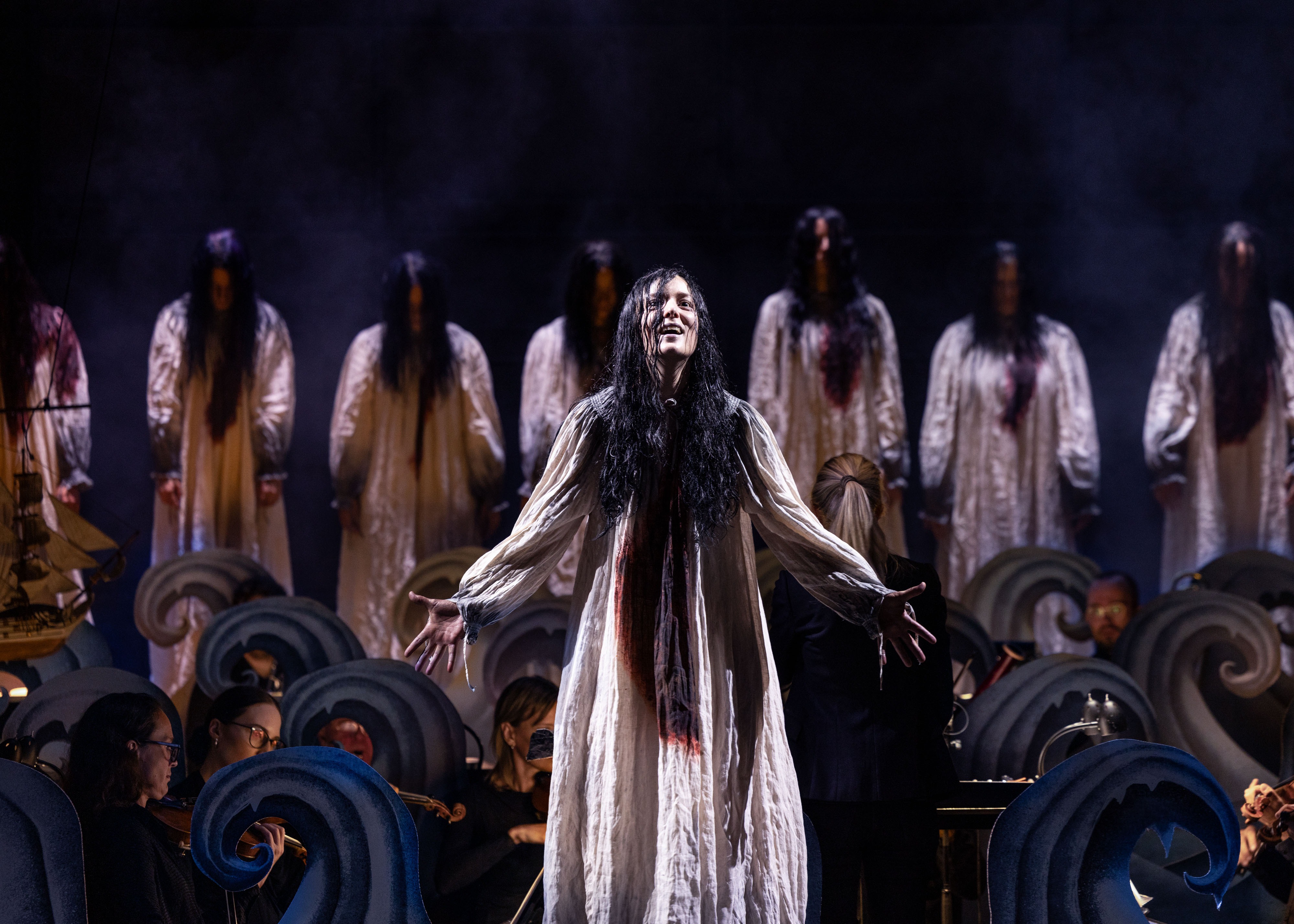 johanna-rudstrom-damkor-18-herr-arne-folkoperan-mats-backer