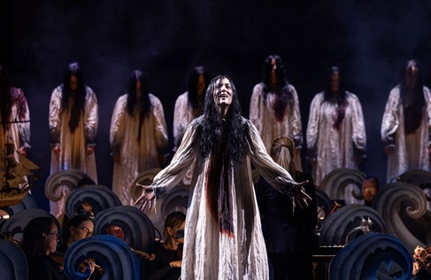 johanna-rudstrom-damkor-18-herr-arne-folkoperan-mats-backer